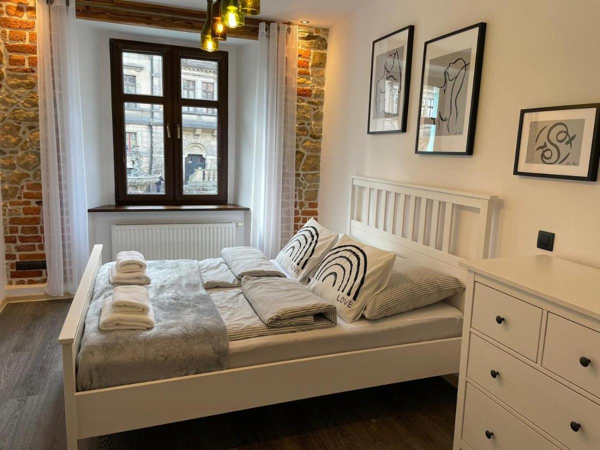 Apartament Przy Ratuszu Kłodzko Esterno foto