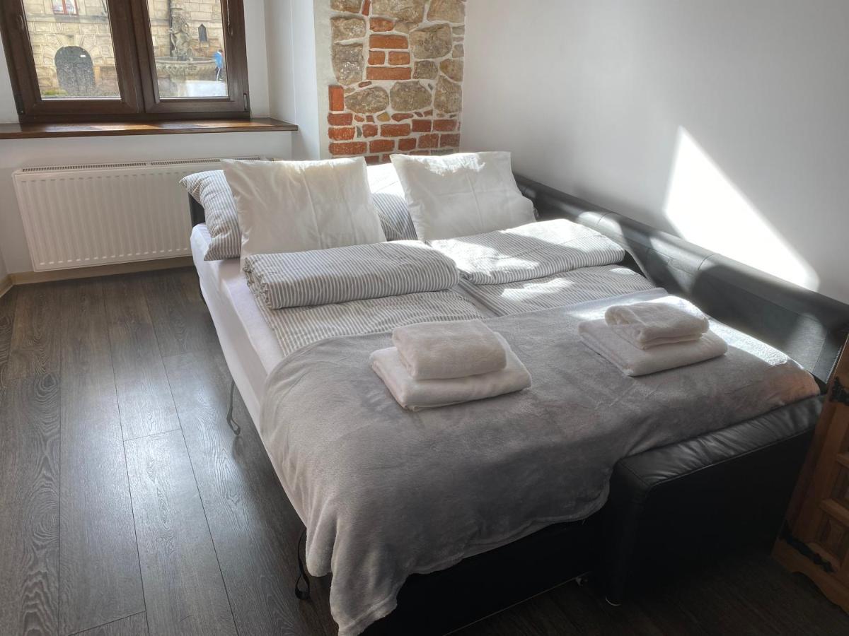 Apartament Przy Ratuszu Kłodzko Esterno foto