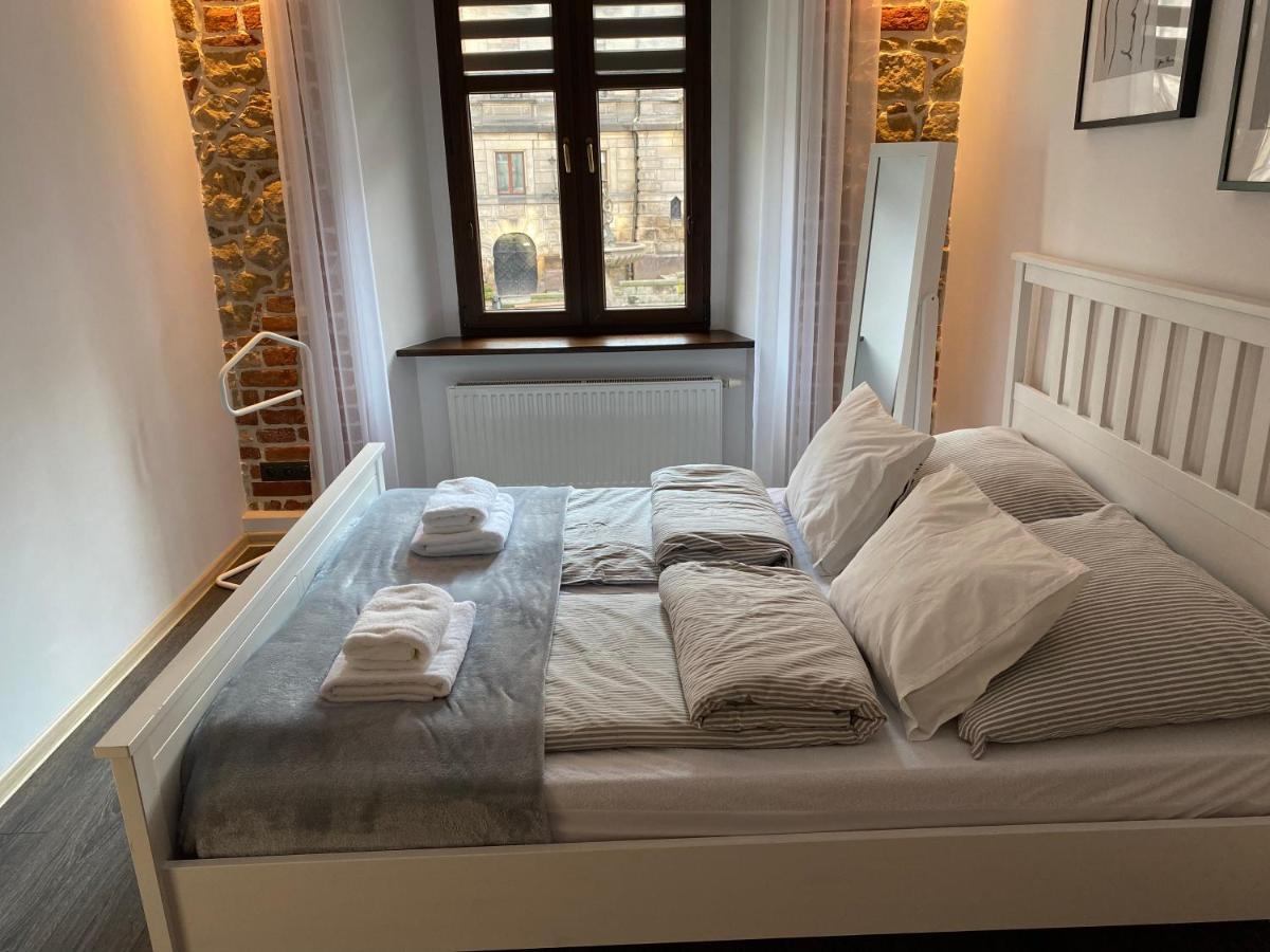 Apartament Przy Ratuszu Kłodzko Esterno foto